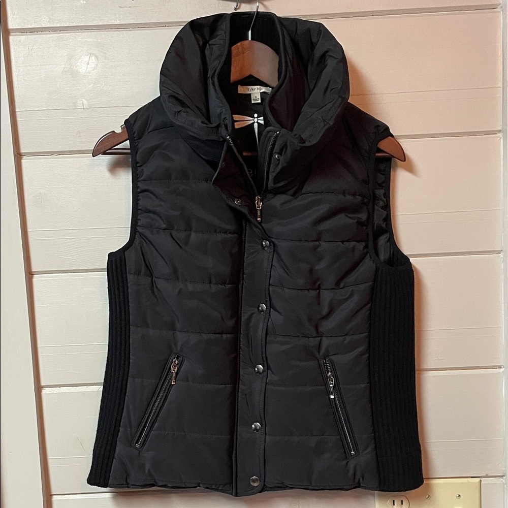 Tyler Boe Black Puffer Vest Size S.